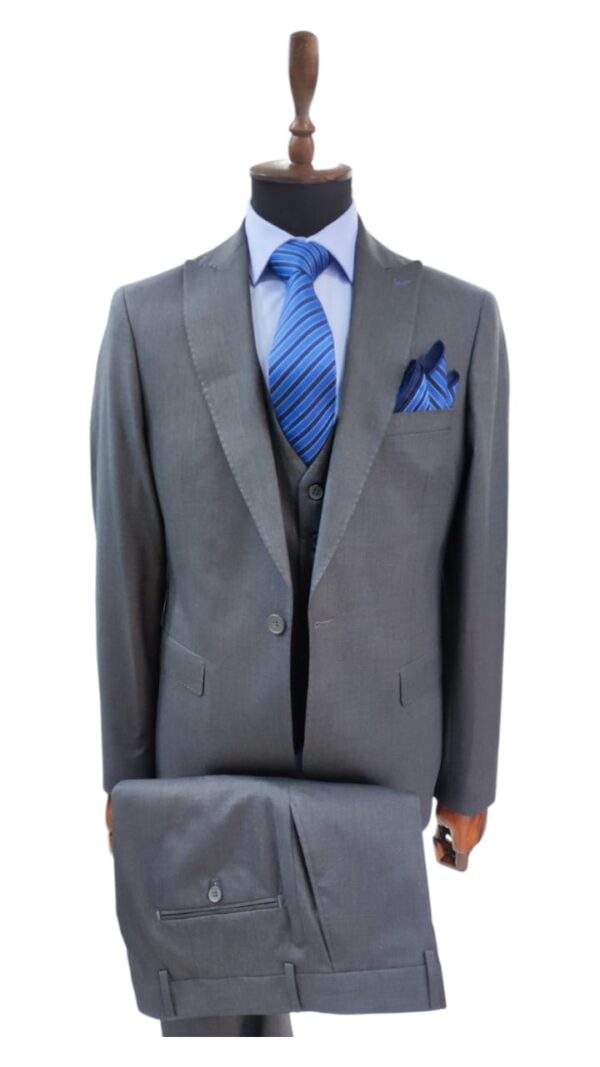 Costume Gris Foncé Avec gilet à Carreaux Bleu - 3 Pièces – Image 2