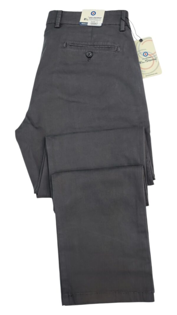 Pantalon En Toile Gris les poches classiques