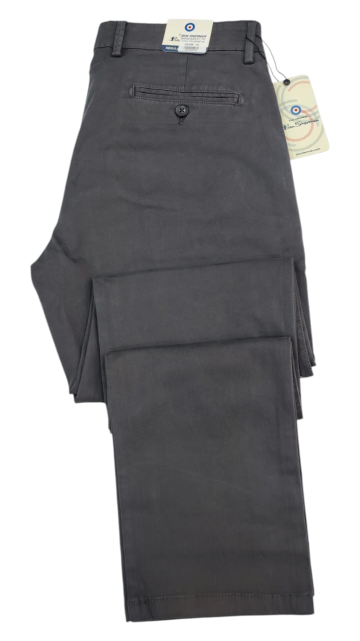 Pantalon En Toile Gris les poches classiques