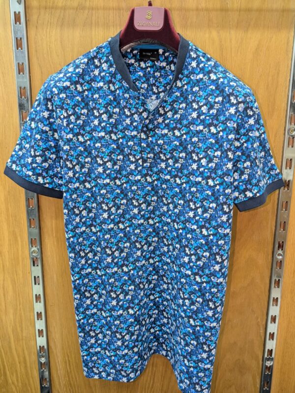 Polo Bleu Fleuri – Image 2