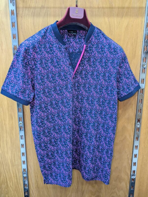Polo Bleu Marine Fleuri – Image 2