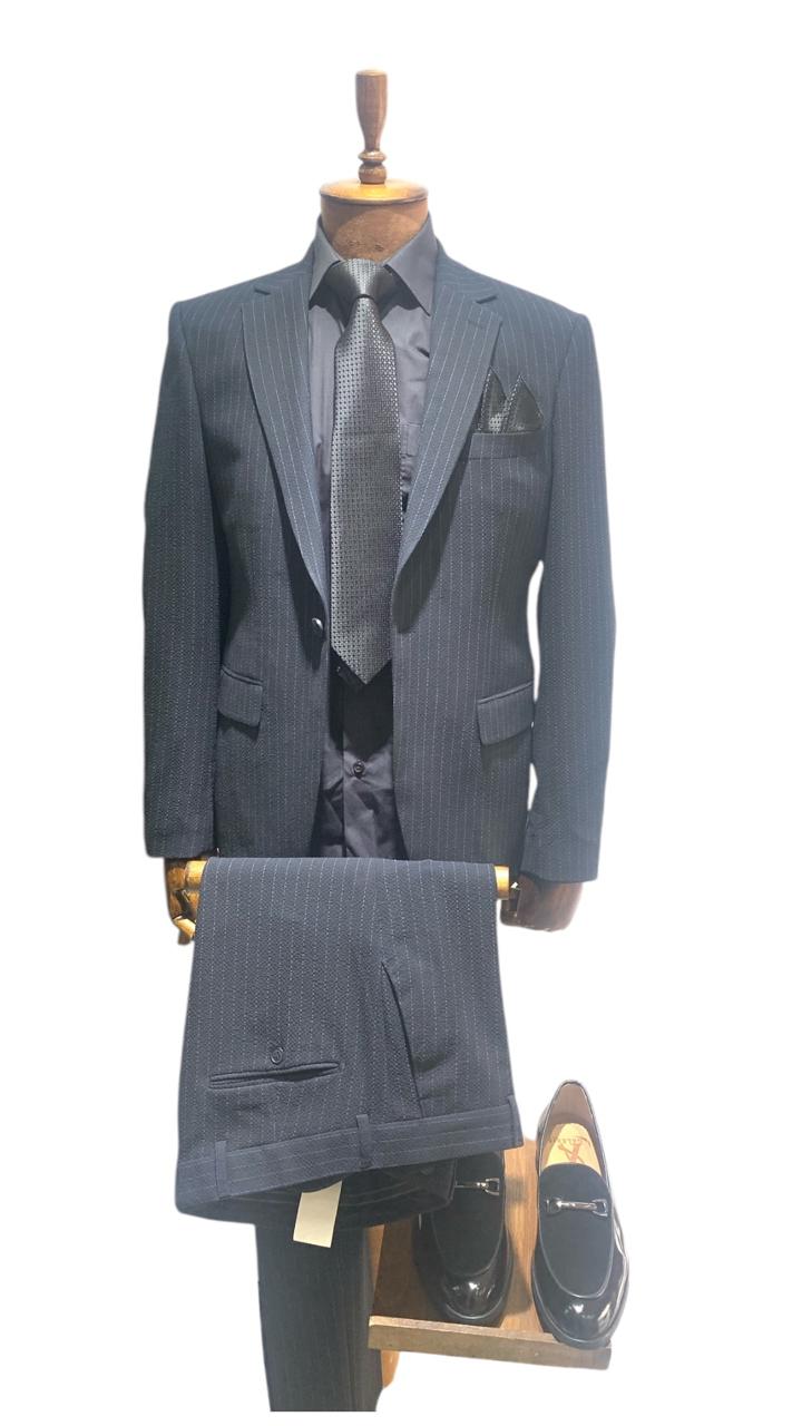 Costume Noir Rayé Bleu – 2 Pièces